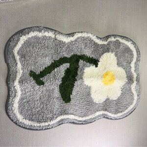 Gray Floral Shag Bath Mat with White & Yellow Flower - NWT